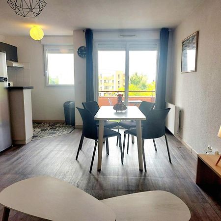 Le Montauriol - Logement Avec Terrasse - Piscine -Tennis - Place De Parking Privee Apartment Montauban Bagian luar foto
