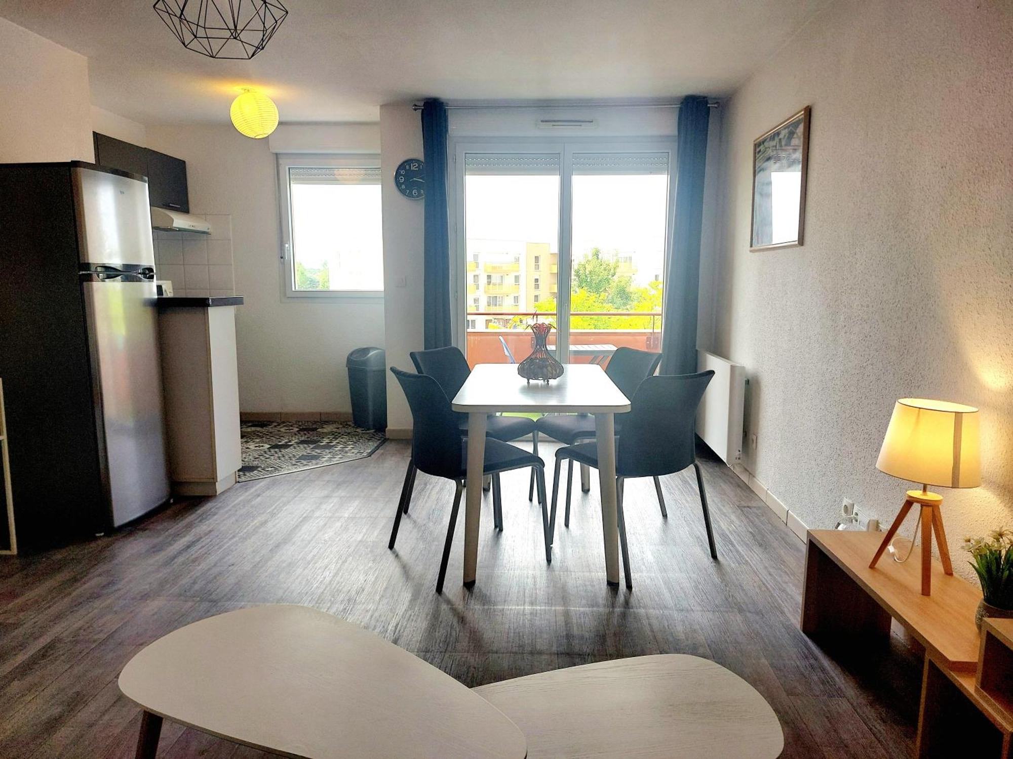 Le Montauriol - Logement Avec Terrasse - Piscine -Tennis - Place De Parking Privee Apartment Montauban Bagian luar foto