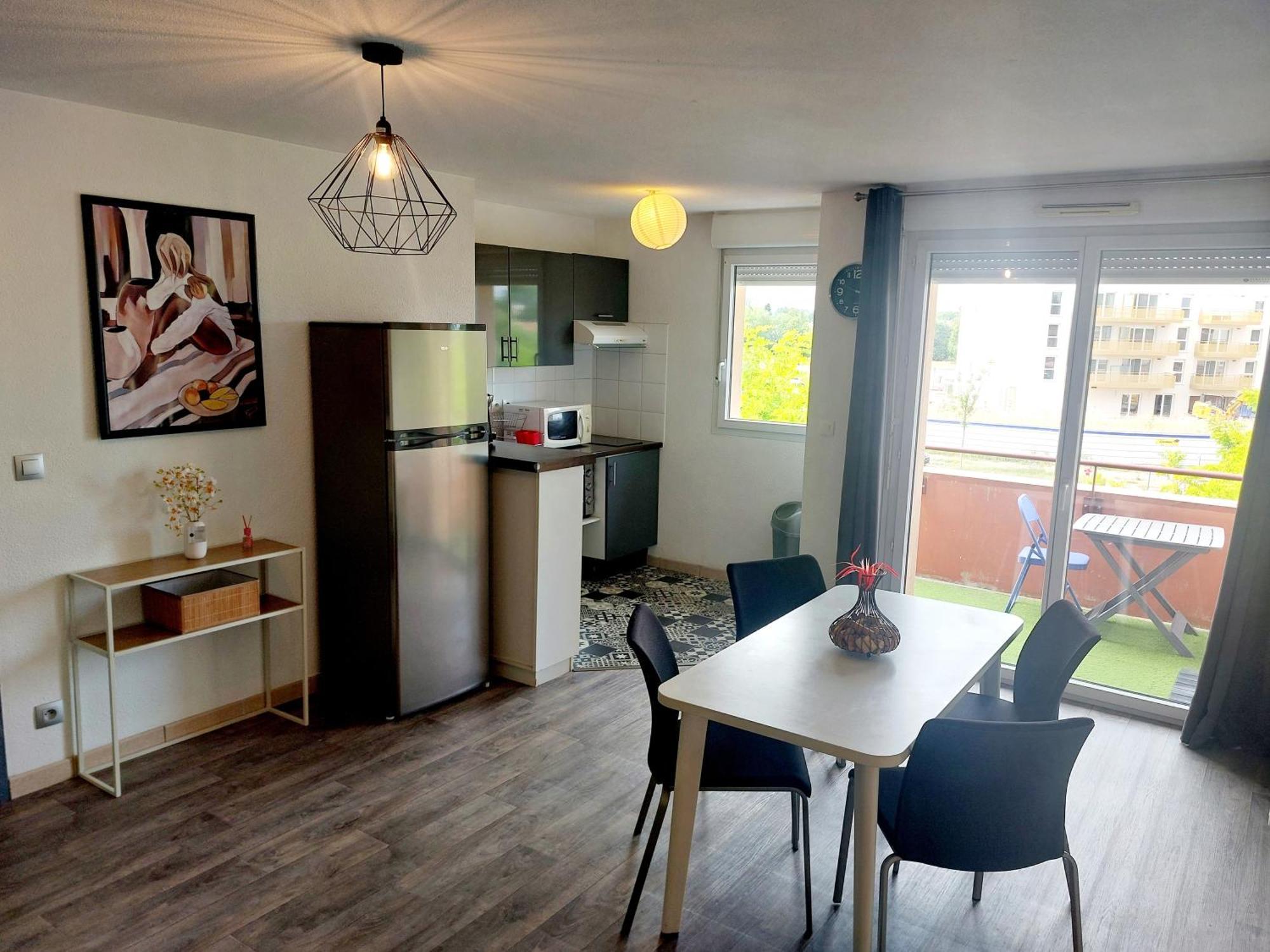 Le Montauriol - Logement Avec Terrasse - Piscine -Tennis - Place De Parking Privee Apartment Montauban Bagian luar foto