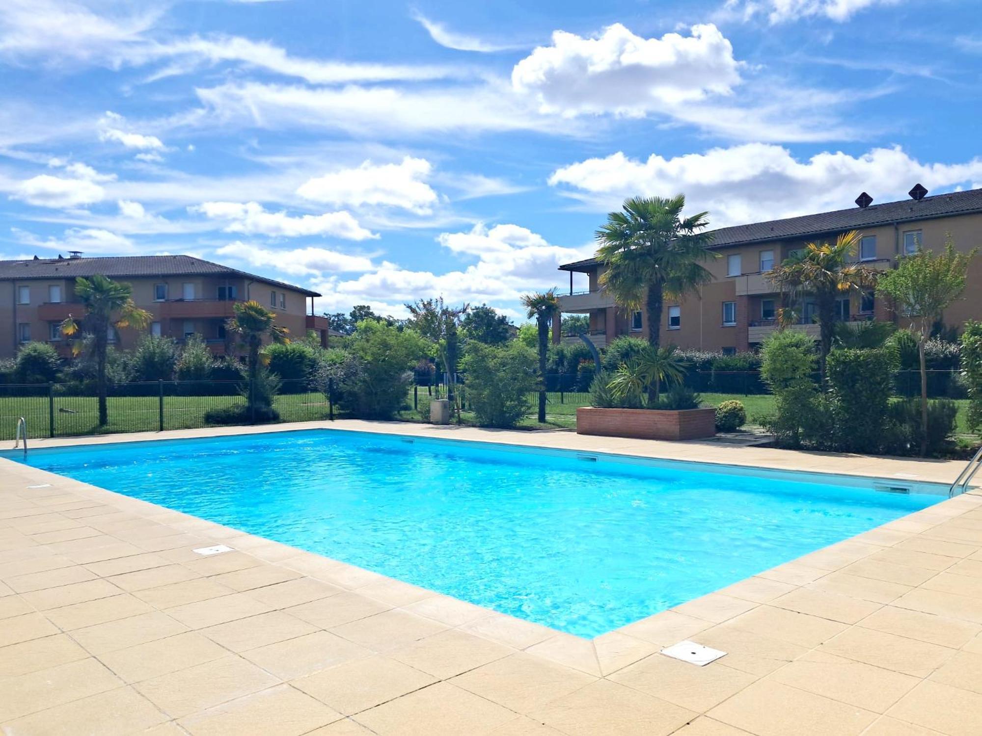 Le Montauriol - Logement Avec Terrasse - Piscine -Tennis - Place De Parking Privee Apartment Montauban Bagian luar foto