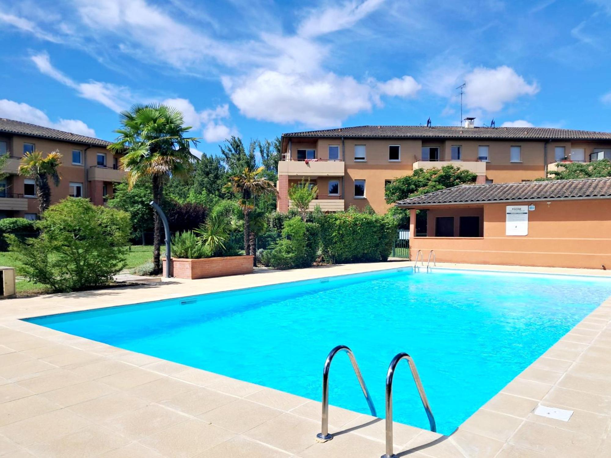 Le Montauriol - Logement Avec Terrasse - Piscine -Tennis - Place De Parking Privee Apartment Montauban Bagian luar foto