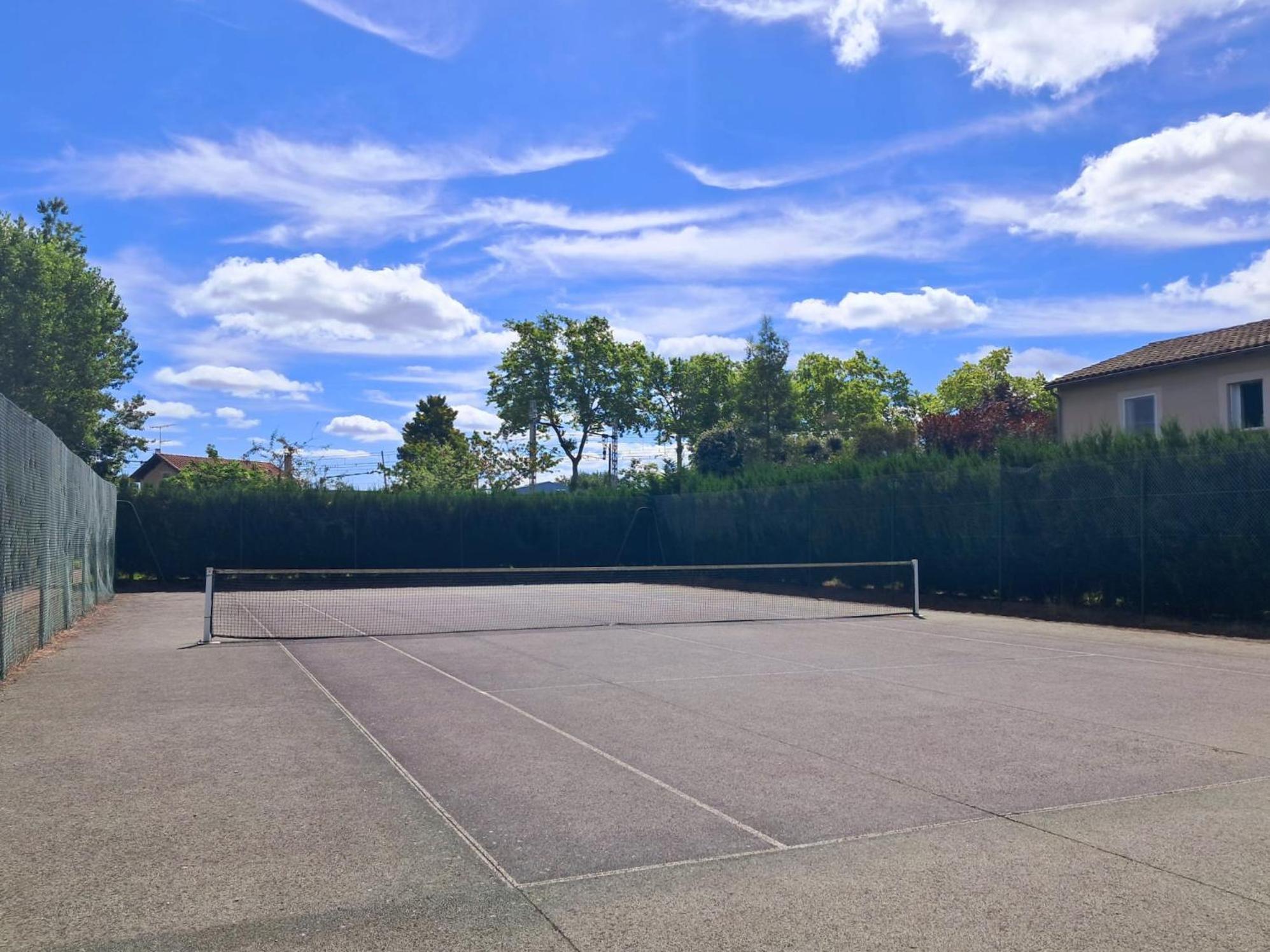 Le Montauriol - Logement Avec Terrasse - Piscine -Tennis - Place De Parking Privee Apartment Montauban Bagian luar foto